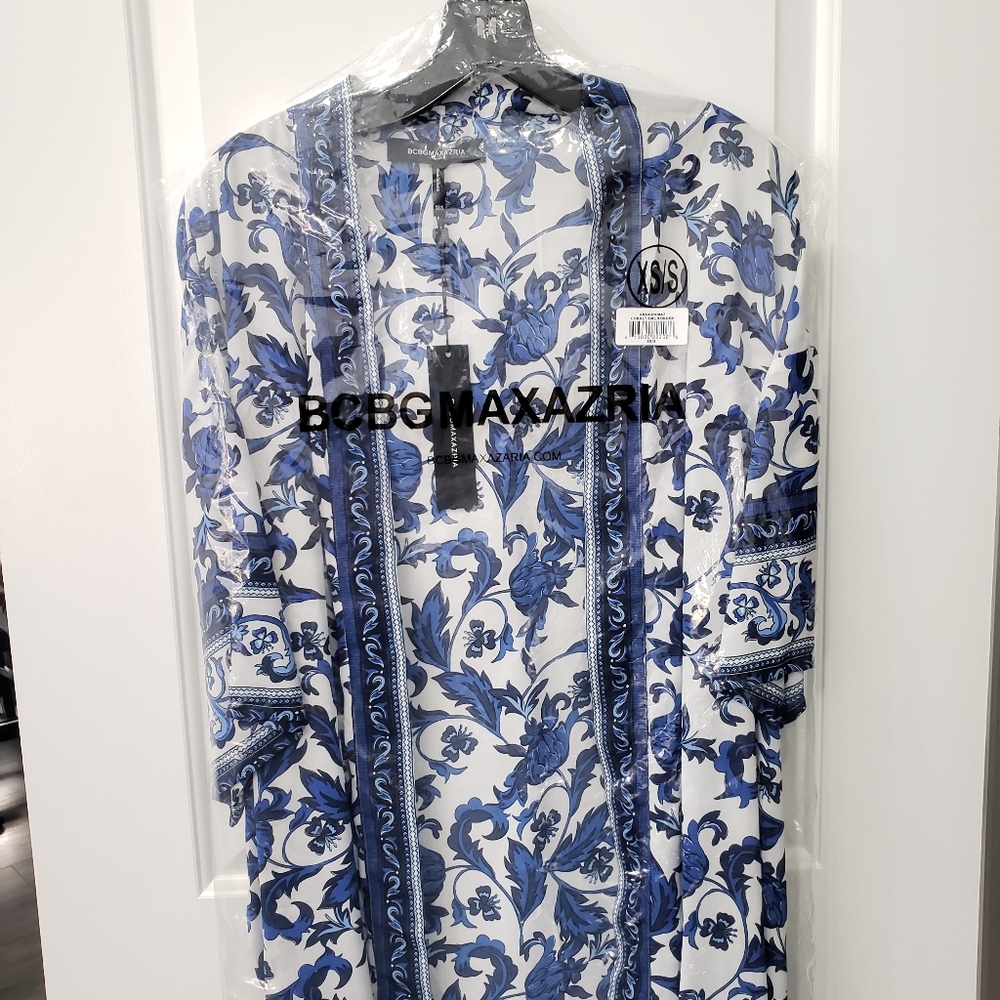 BCBG Floral Wrap